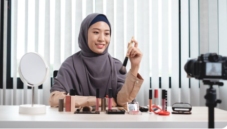 Perbedaan Lip Cream dan Lip Gloss